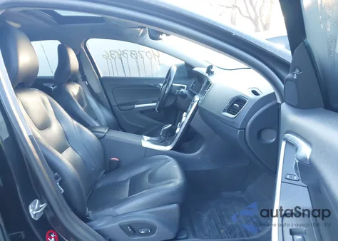 2015 Volvo S60 Premier из США, поврежденный, VIN YV1612TK4F1345481